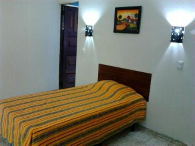 Hostal Dona Marta San Salvador Esterno foto