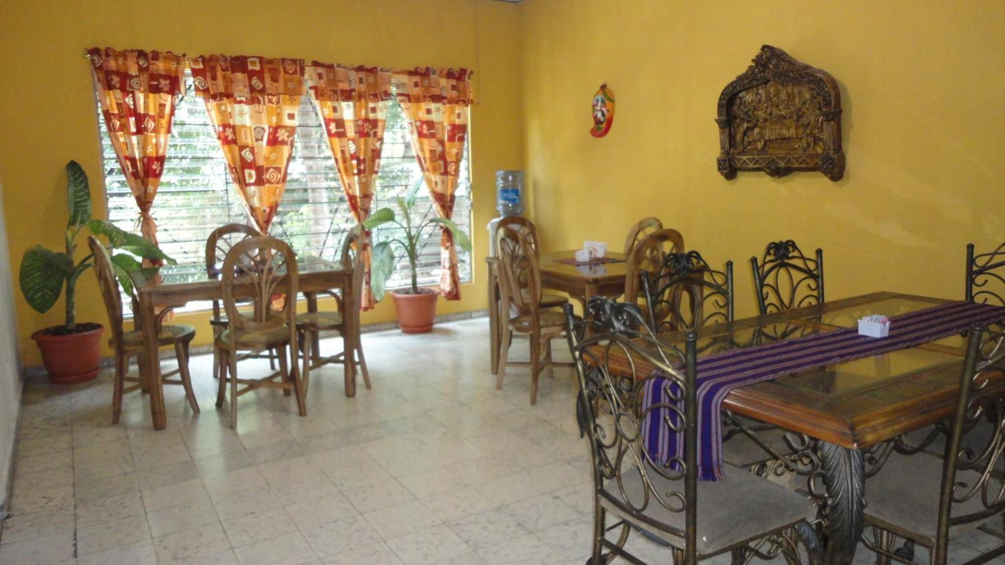 Hostal Dona Marta San Salvador Esterno foto