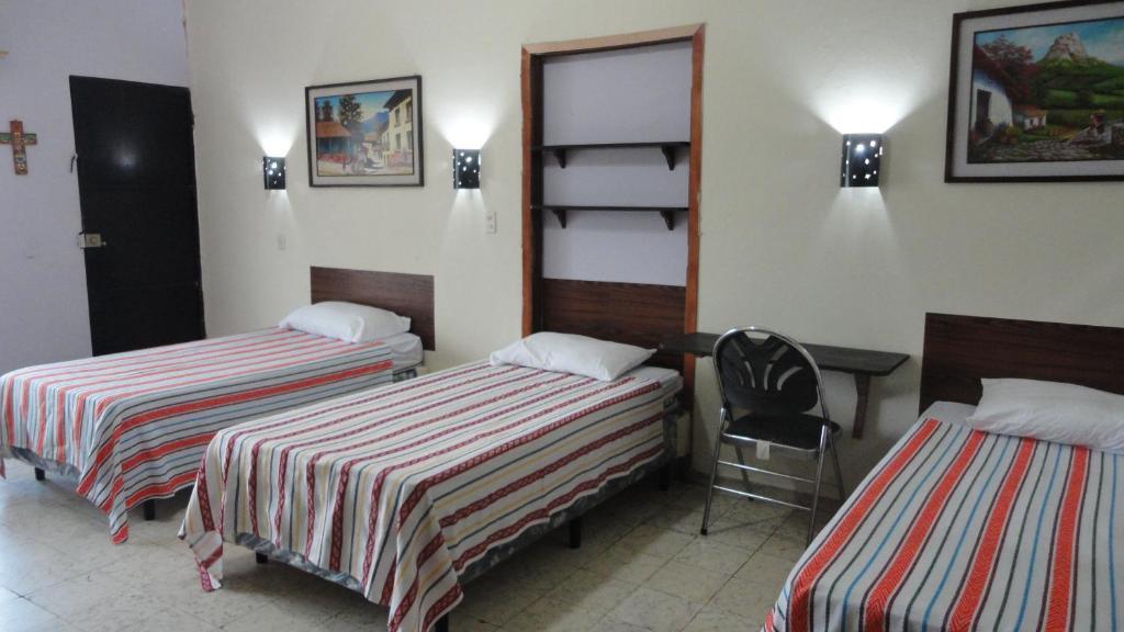 Hostal Dona Marta San Salvador Esterno foto