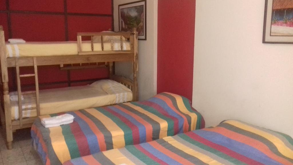 Hostal Dona Marta San Salvador Esterno foto