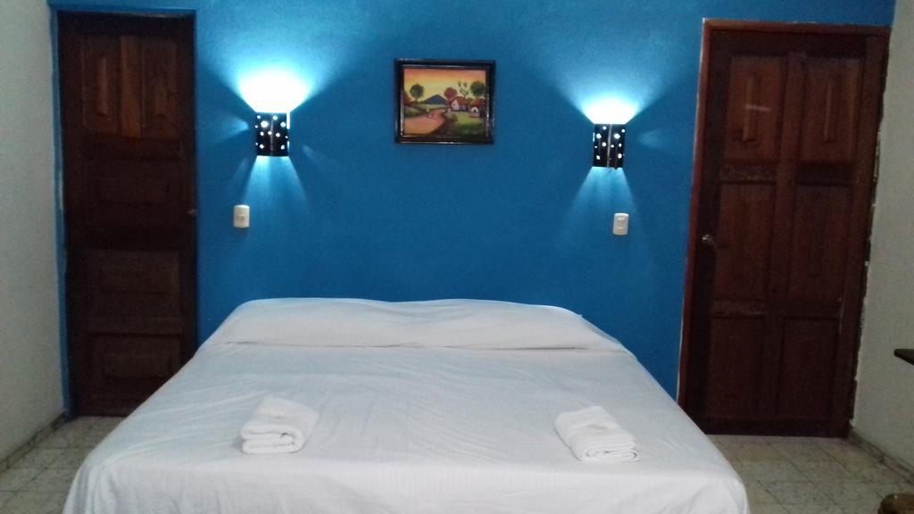 Hostal Dona Marta San Salvador Esterno foto