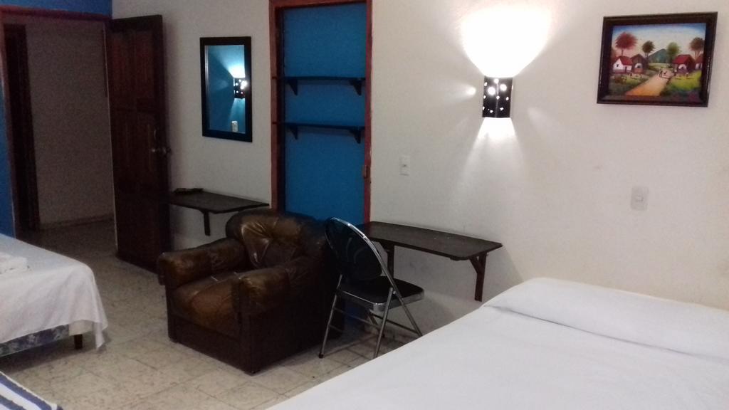 Hostal Dona Marta San Salvador Esterno foto