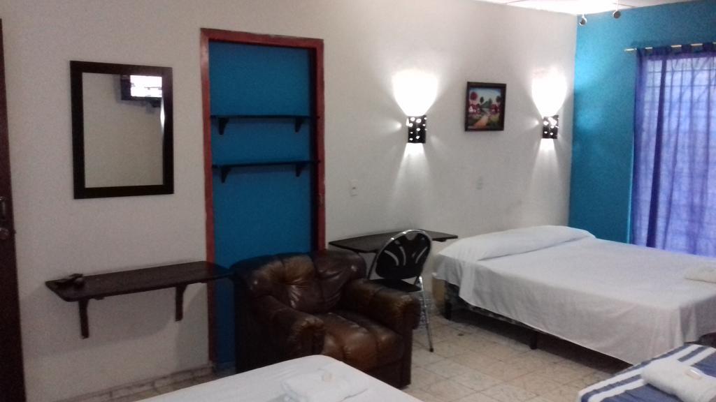 Hostal Dona Marta San Salvador Esterno foto