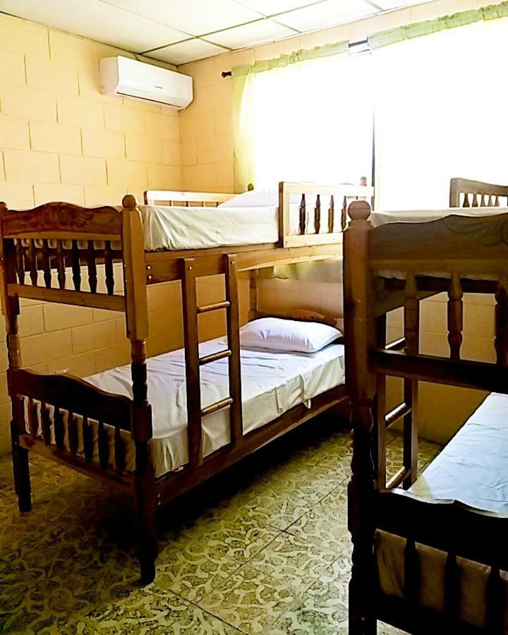 Hostal Dona Marta San Salvador Esterno foto